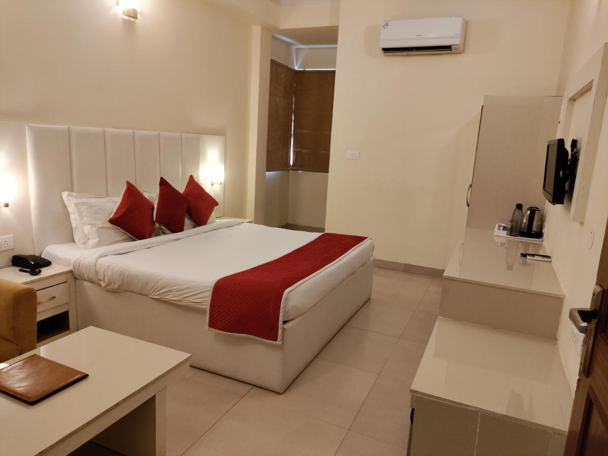 Tulip Palm Hotel Jaipur Exterior photo