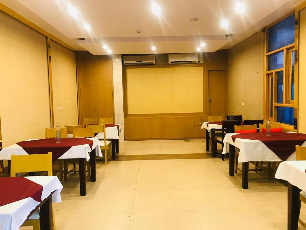 Tulip Palm Hotel Jaipur Exterior photo